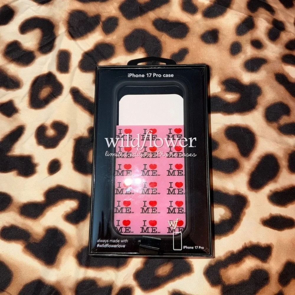 NWT Wildflower I ❤️ ME 17 Pro Case